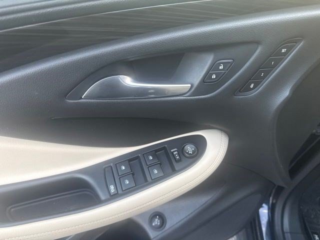 Used 2020 Buick Envision Essence w/ Experience Buick Package FWD image 13