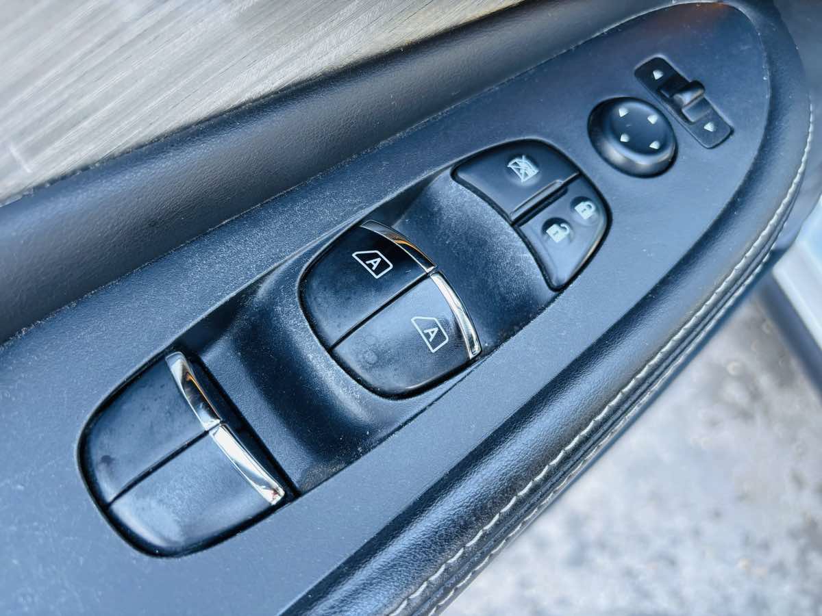 Used 2018 Nissan Murano Platinum w/ Cargo Package FWD image 17