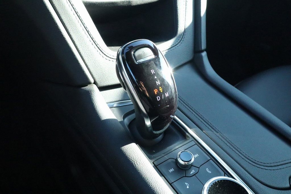 New 2026 Cadillac XT5 Luxury w/ LPO, ONYX Package image 10