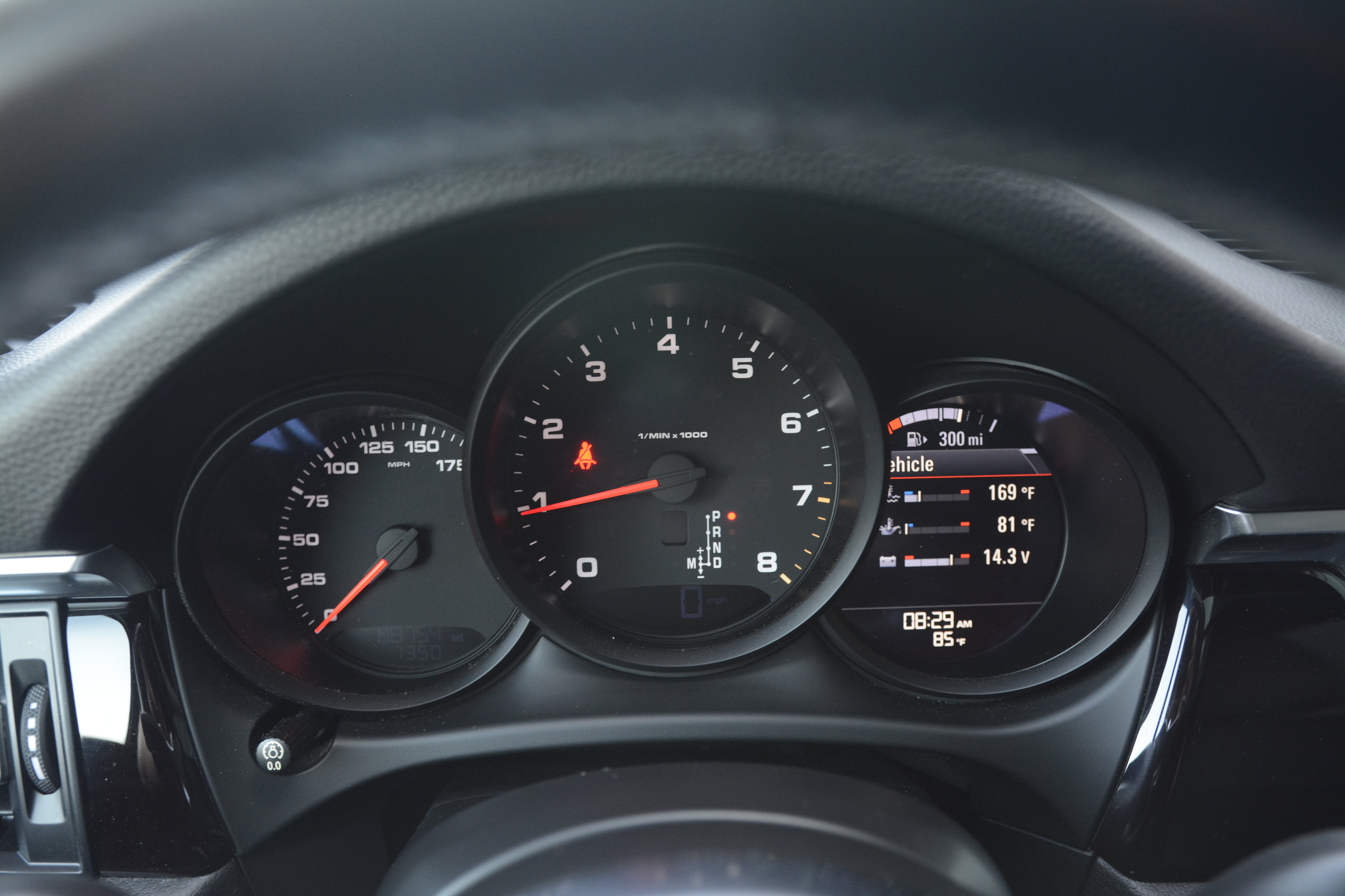 Certified 2019 Porsche Macan AWD/4WD image 17