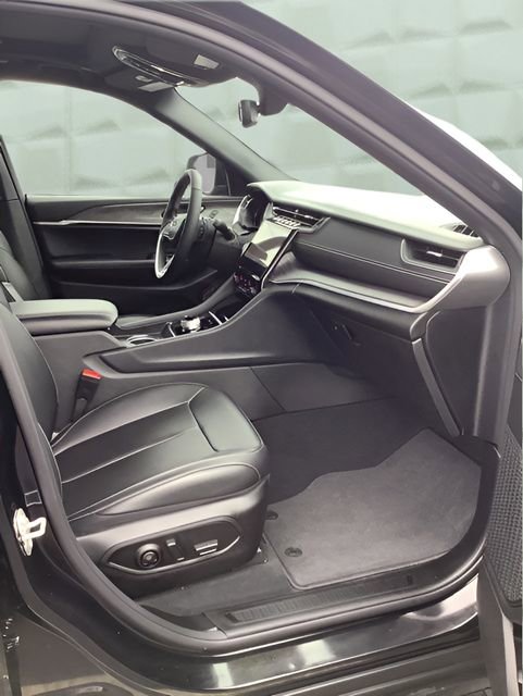 Certified 2024 Jeep Grand Cherokee Limited image 28