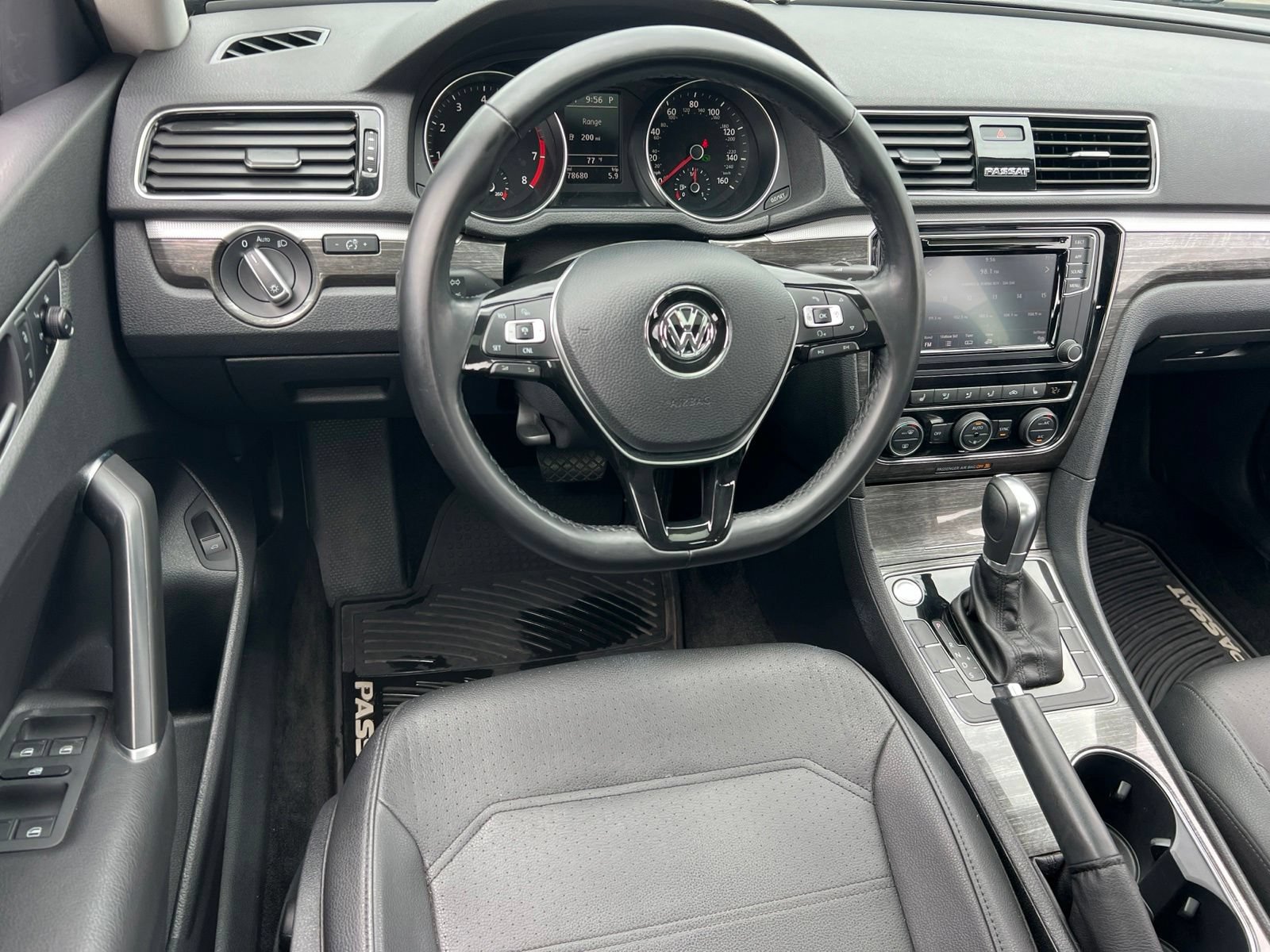 Used 2018 Volkswagen Passat 2.0T SE FWD image 38
