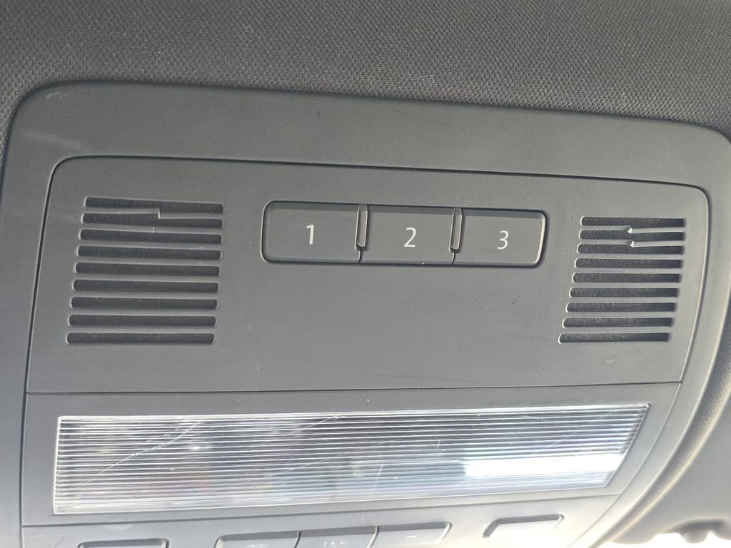 Used 2017 Volkswagen Touareg Wolfsburg Edition image 21