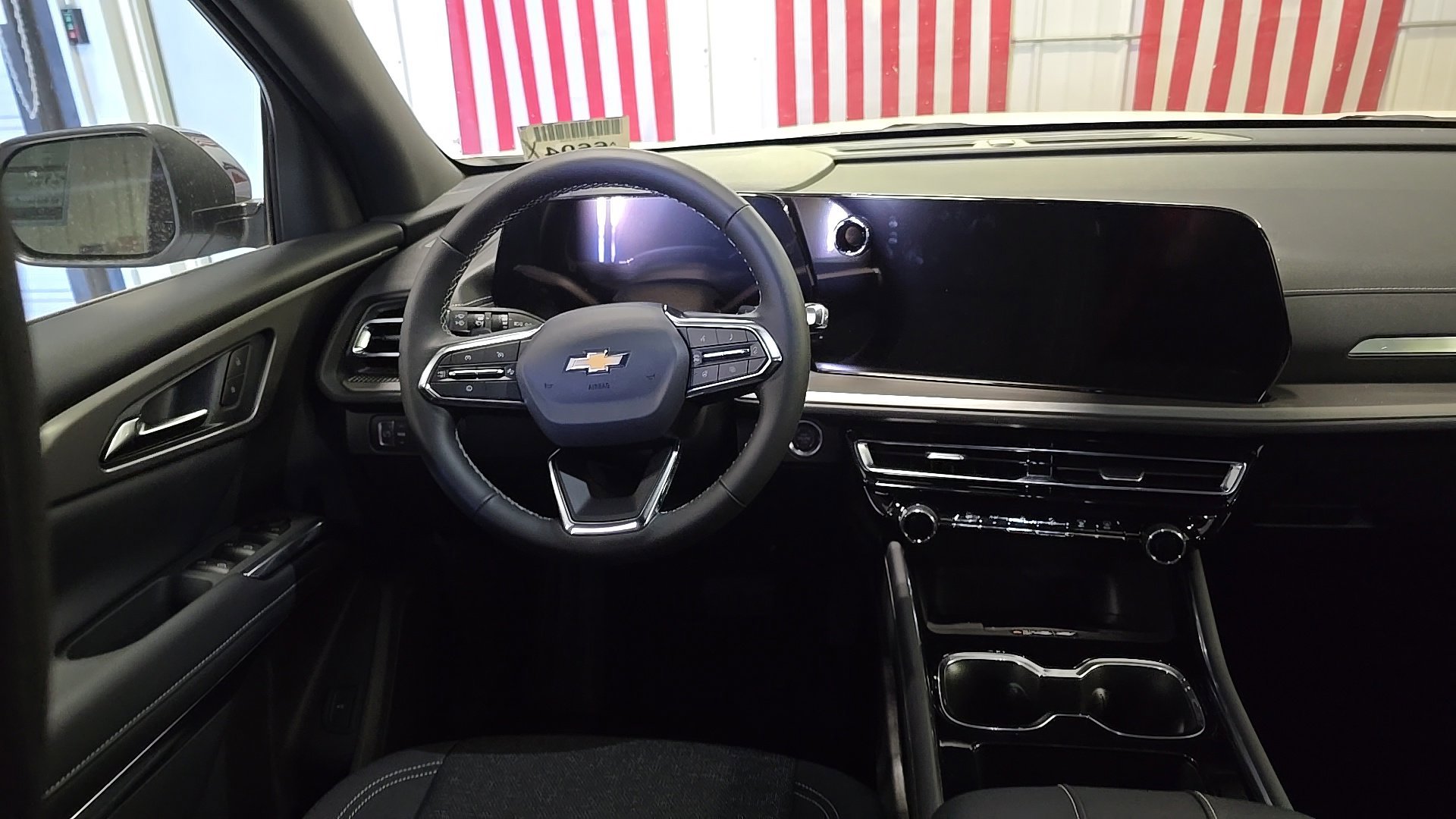 New 2026 Chevrolet Traverse LT w/ Sun and Wheel Package AWD/4WD image 17