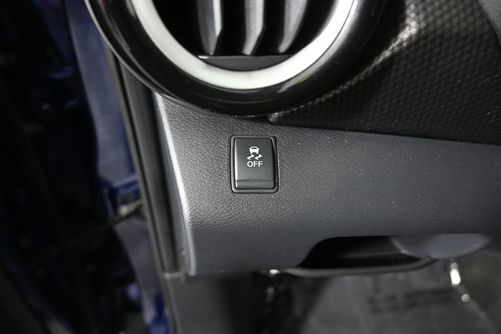 Used 2018 Nissan Kicks SV FWD image 23