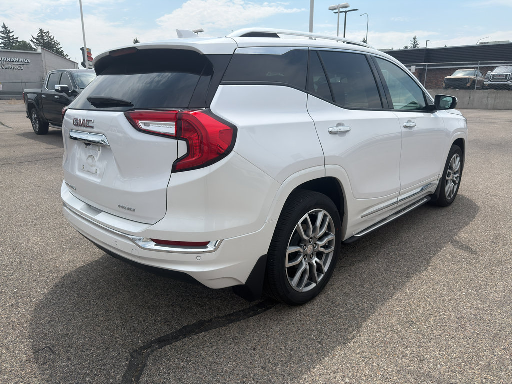 Used 2024 GMC Terrain Denali w/ Denali Premium Package AWD/4WD image 5