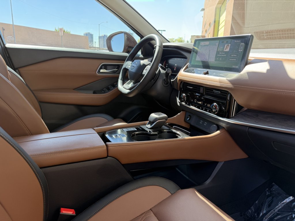 Used 2025 Nissan Rogue Platinum w/ Tech Package FWD image 42