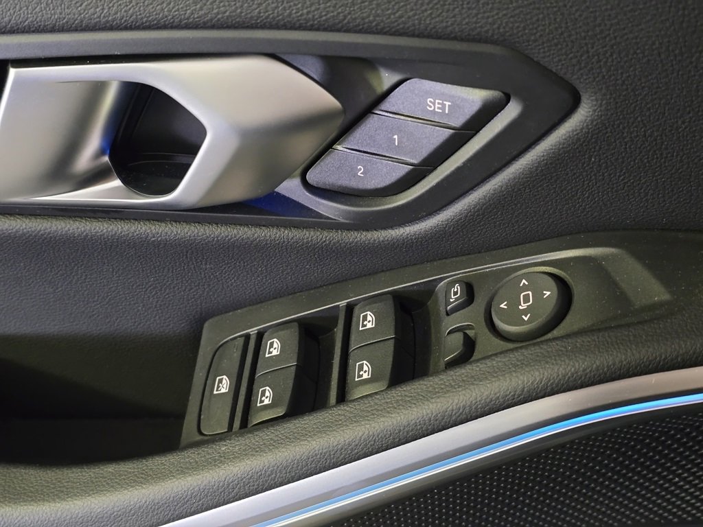 Used 2025 BMW 330i xDrive Sedan w/ M Sport Package image 9