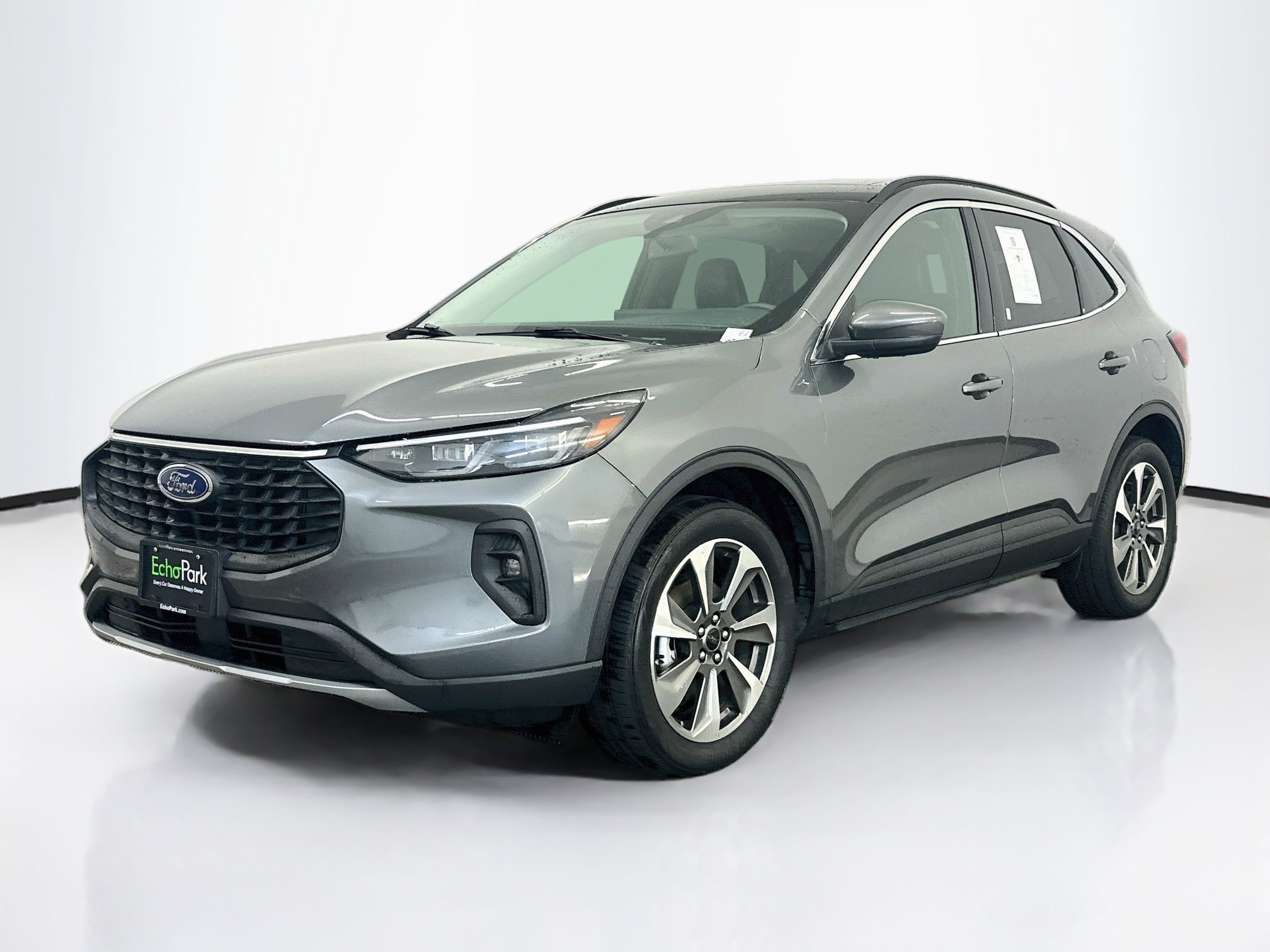Used 2025 Ford Escape Platinum AWD/4WD image 3