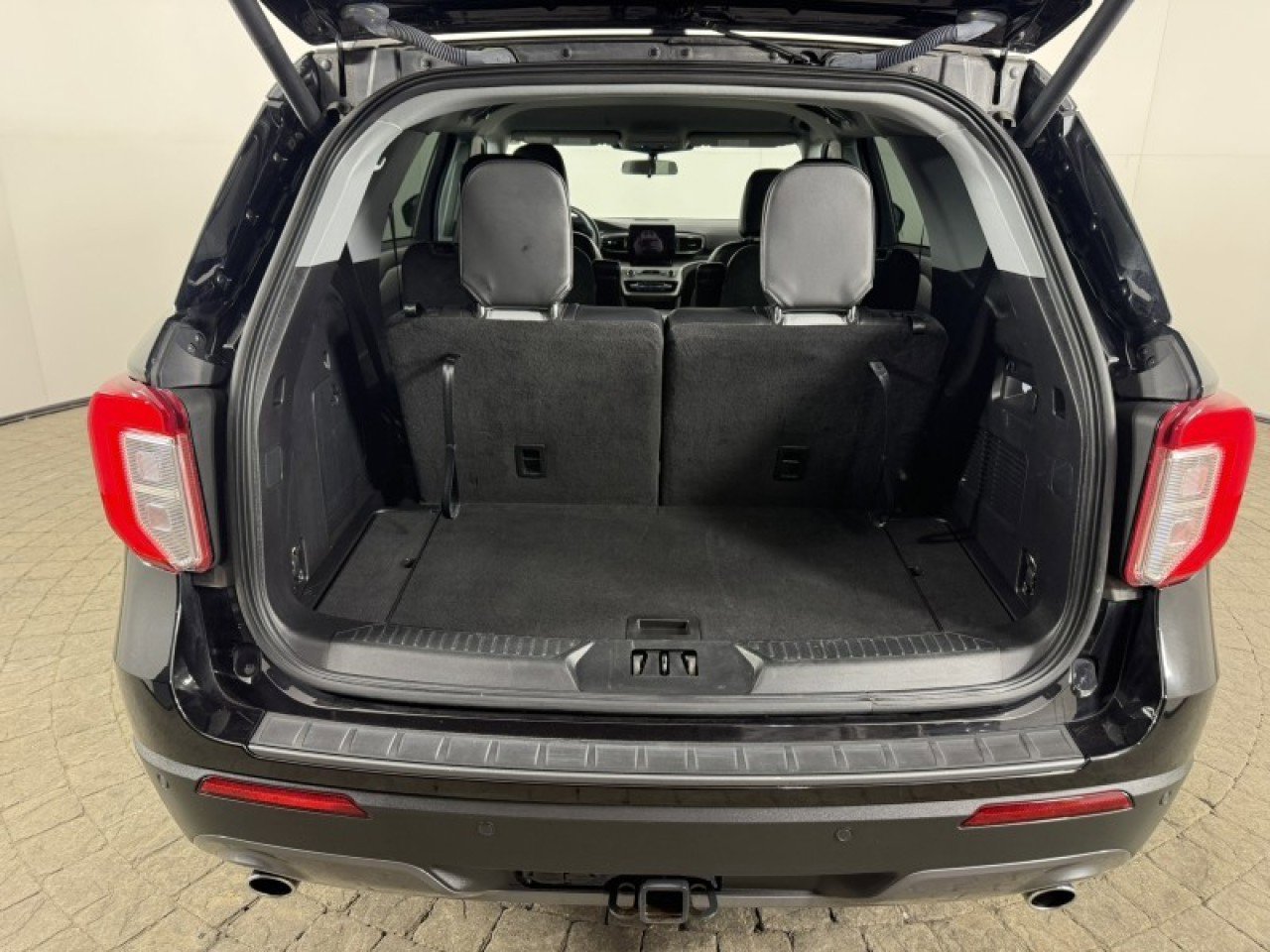 Certified 2021 Ford Explorer XLT w/ Equipment Group 202A image 6