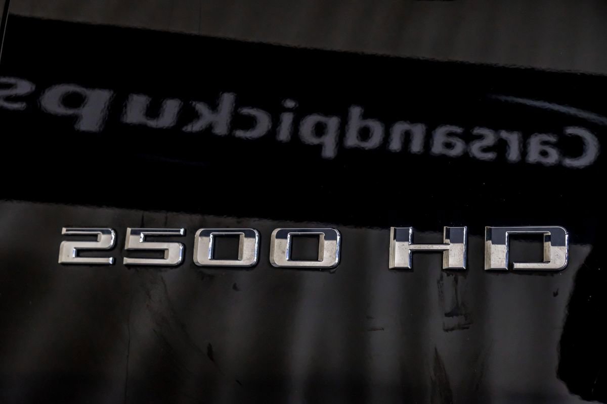 Used 2025 Chevrolet Silverado 2500 ZR2 w/ Technology Package image 45