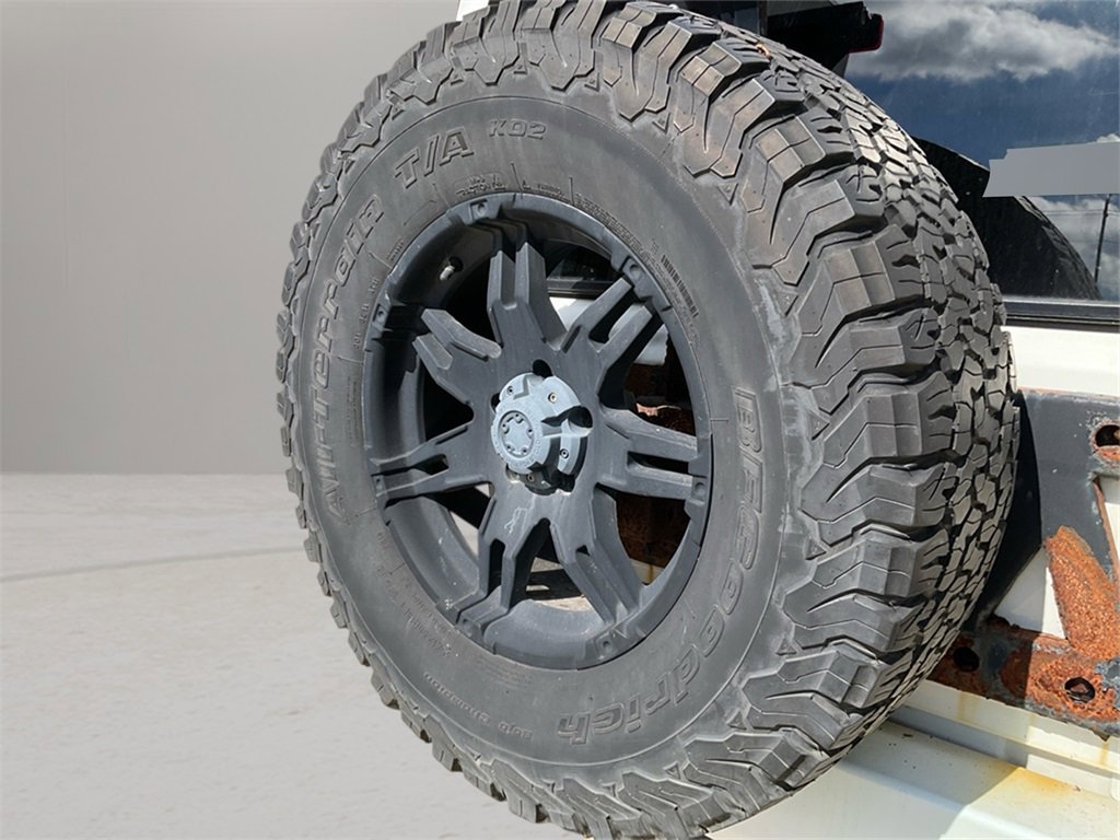 Used 2016 Jeep Wrangler Unlimited Sahara w/ Connectivity Group image 28