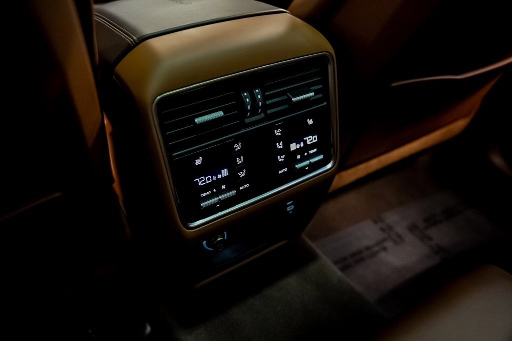 Used 2021 Porsche Cayenne Turbo image 40