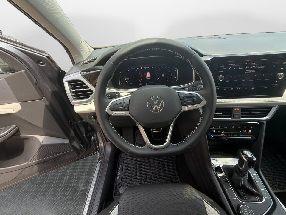 New 2025 Volkswagen Taos SEL image 10