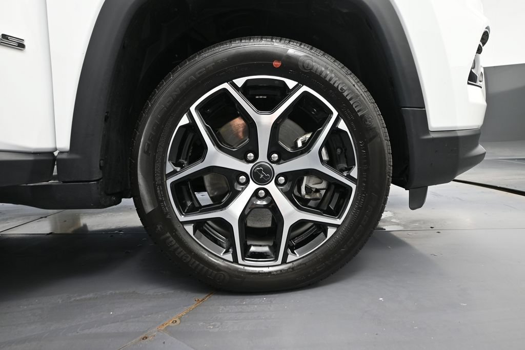 Used 2026 Jeep Compass Limited AWD/4WD image 12