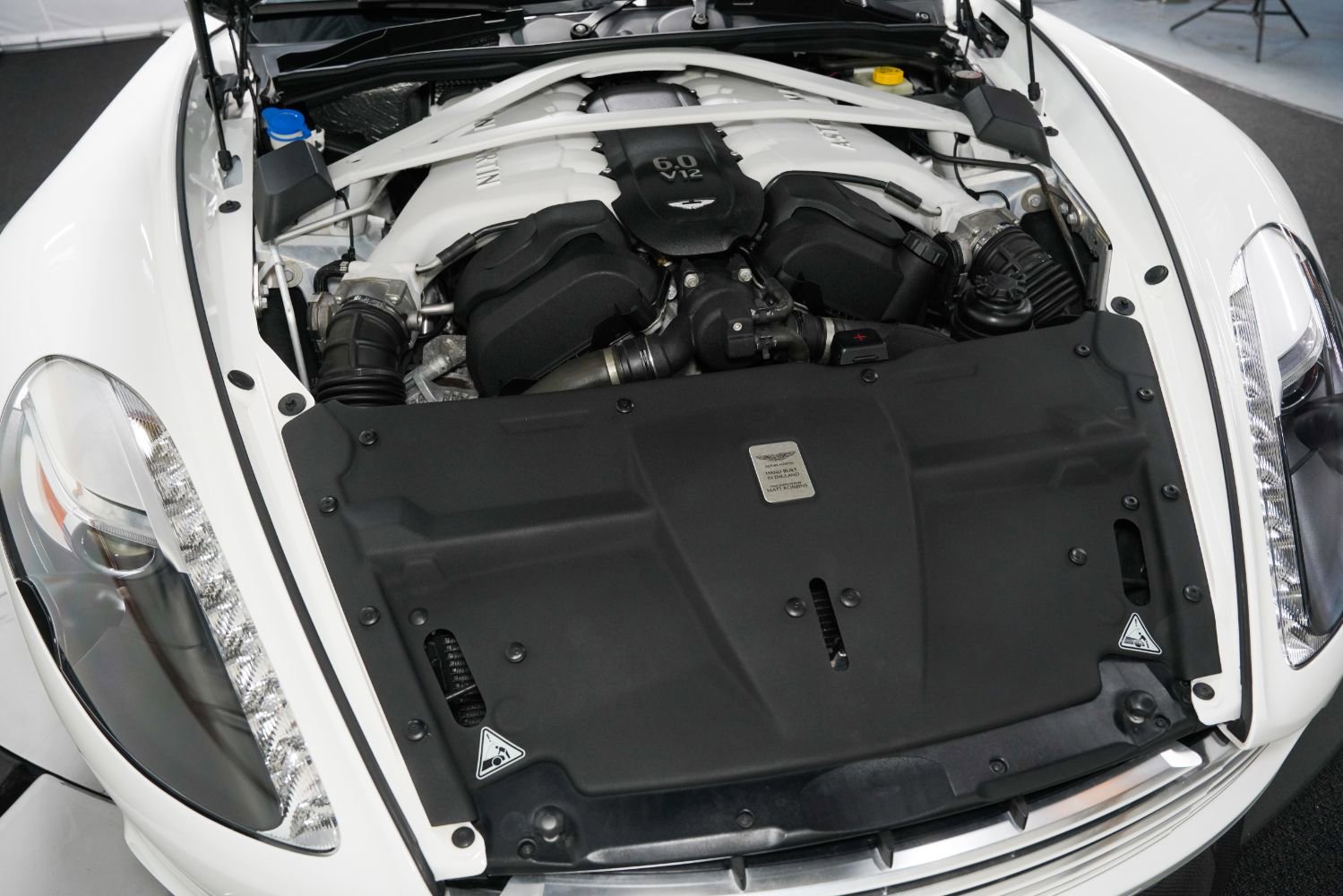 Used 2014 Aston Martin Vanquish Coupe image 44