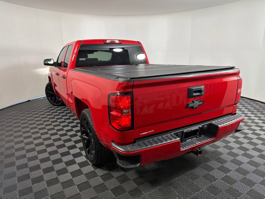 Used 2018 Chevrolet Silverado 1500 Custom w/ Custom Convenience Package RWD image 11