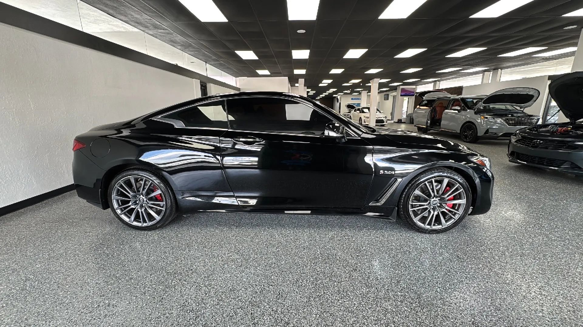 Used 2017 INFINITI Q60 Red Sport 400 AWD/4WD image 5