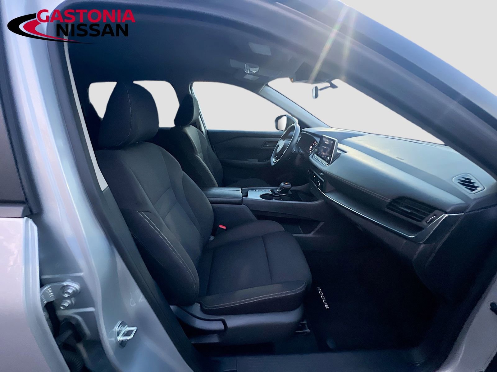 Used 2024 Nissan Rogue S image 35