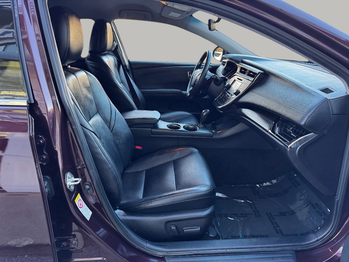 Used 2018 Toyota Avalon XLE image 19