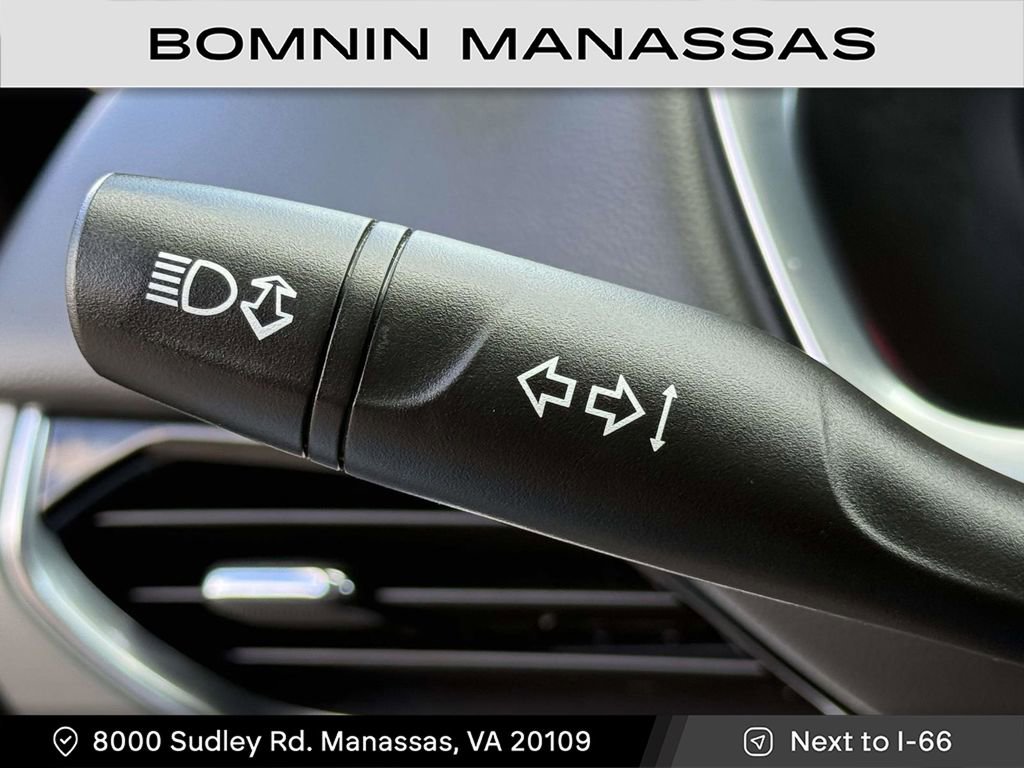 Used 2021 Chevrolet Traverse LT image 24