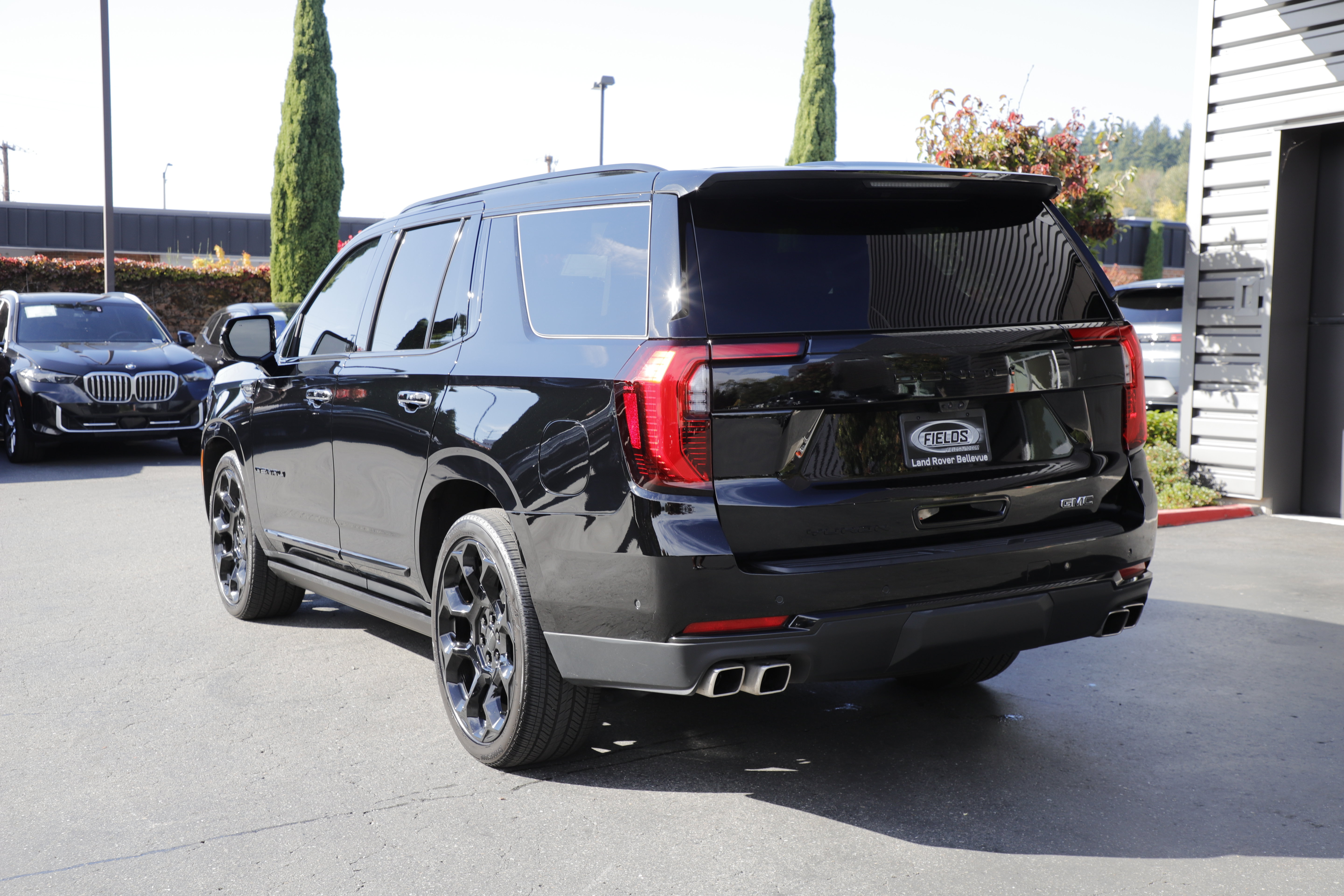Used 2025 GMC Yukon Denali w/ Denali Reserve Package AWD/4WD image 8