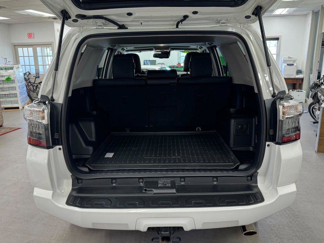 Used 2023 Toyota 4Runner 40th Anniversary SE AWD/4WD image 26