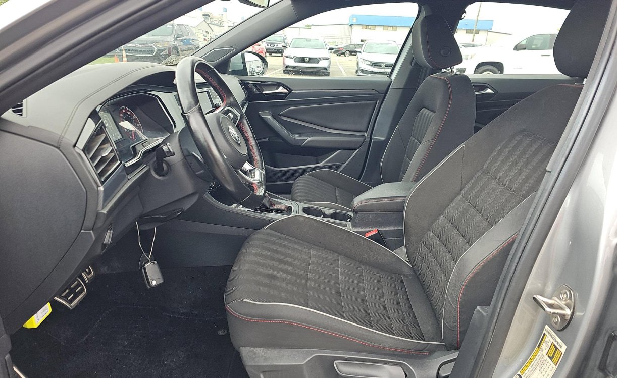 Used 2020 Volkswagen Jetta GLI FWD image 3