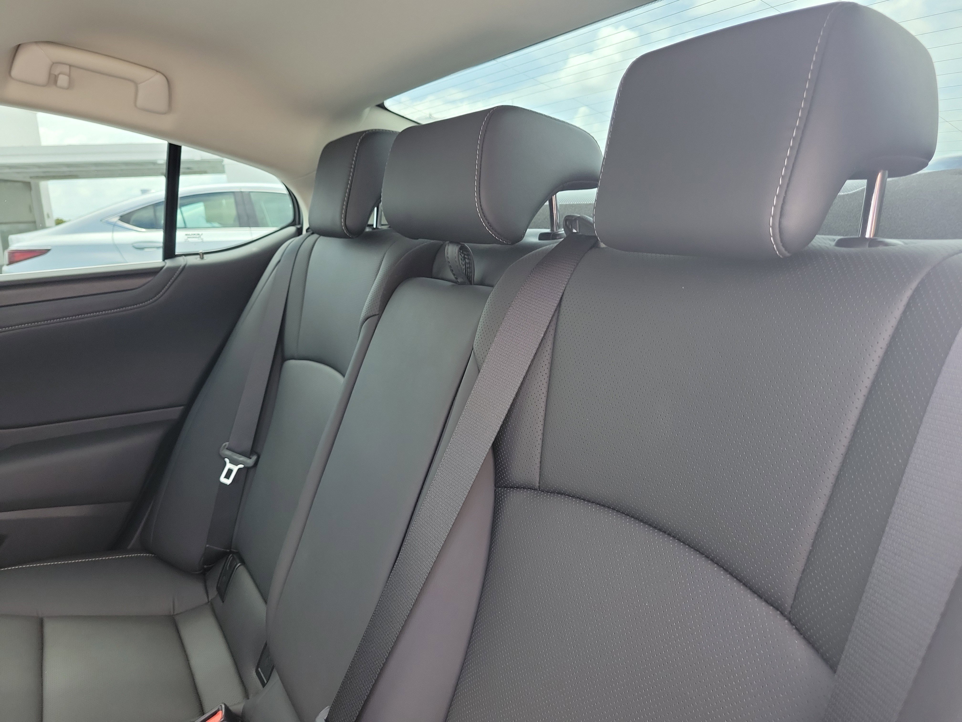 Certified 2024 Lexus ES 350 w/ Premium Package FWD image 11