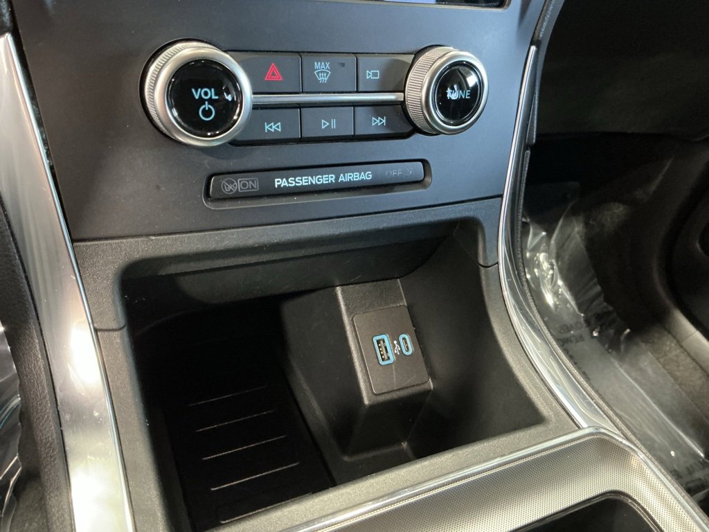 Used 2024 Ford Edge Titanium image 11