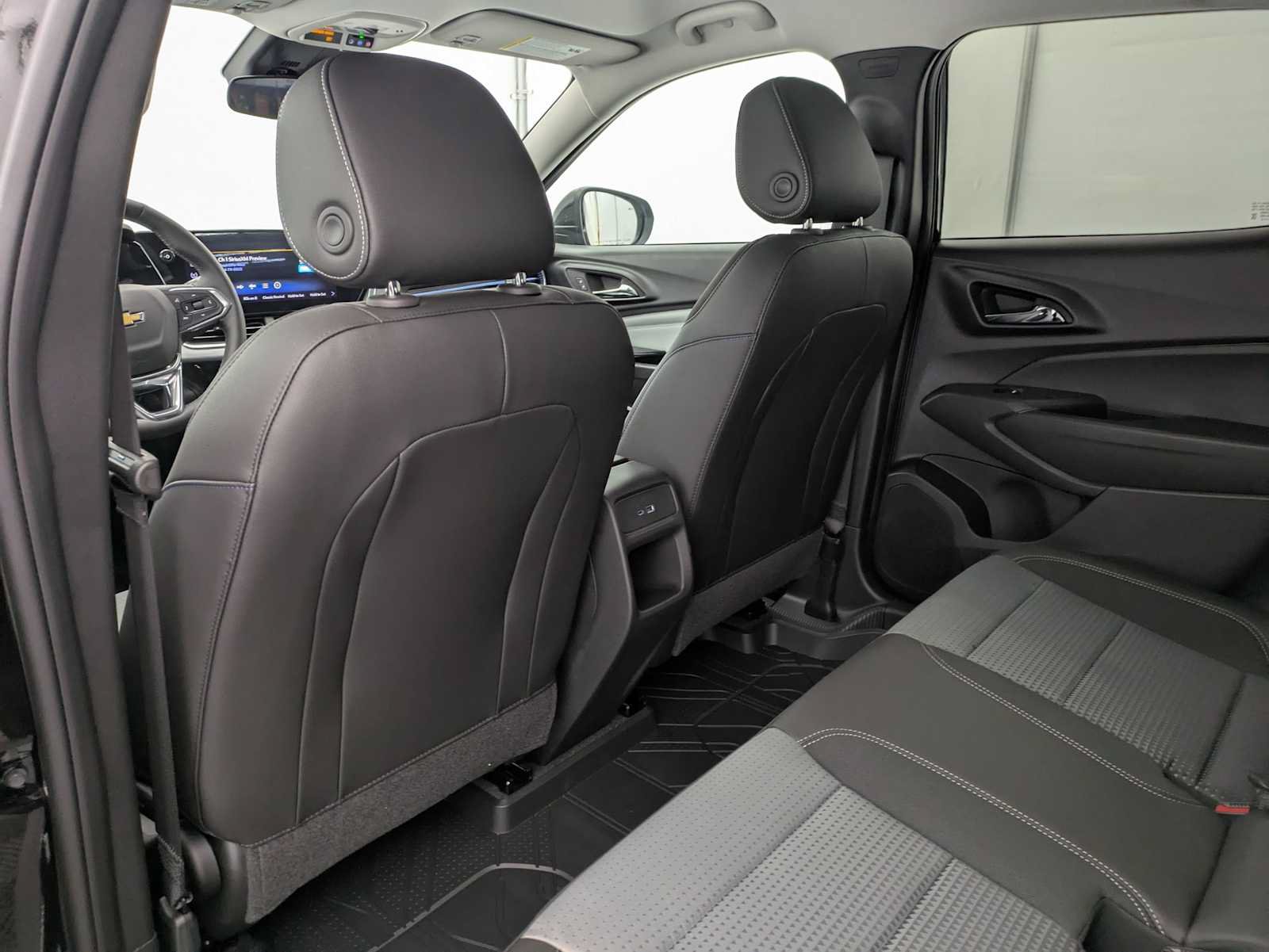 New 2026 Chevrolet Trax LT w/ Driver Confidence Package FWD image 19