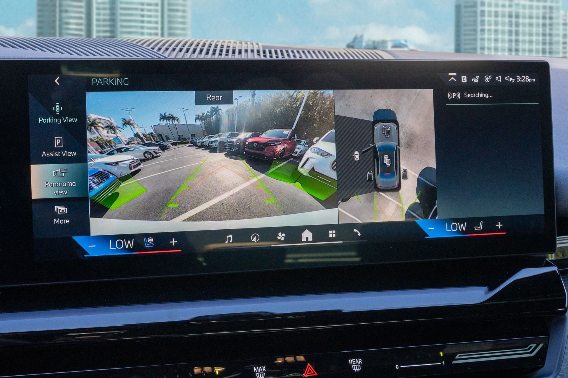 Used 2025 BMW 530i w/ M Sport Package RWD image 34