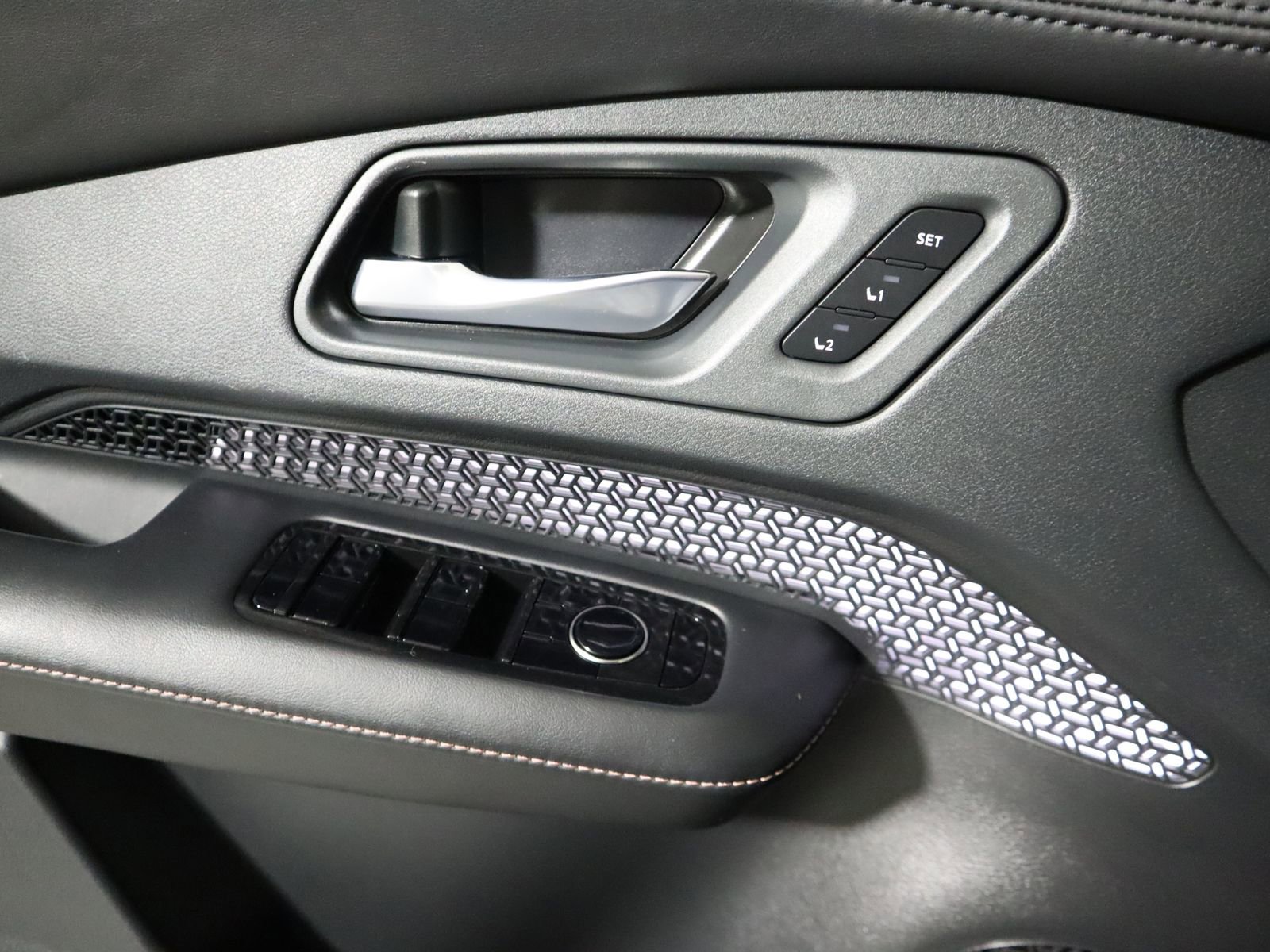 Used 2024 Nissan Ariya AWD image 26