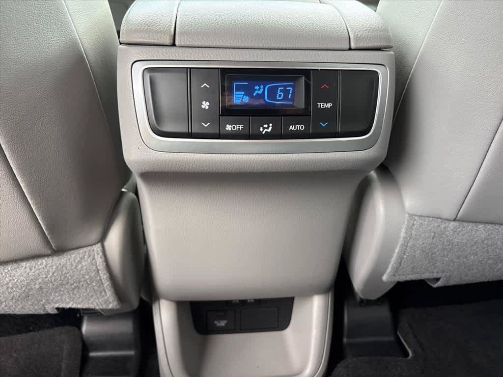 Used 2019 Toyota Highlander Limited AWD/4WD image 8