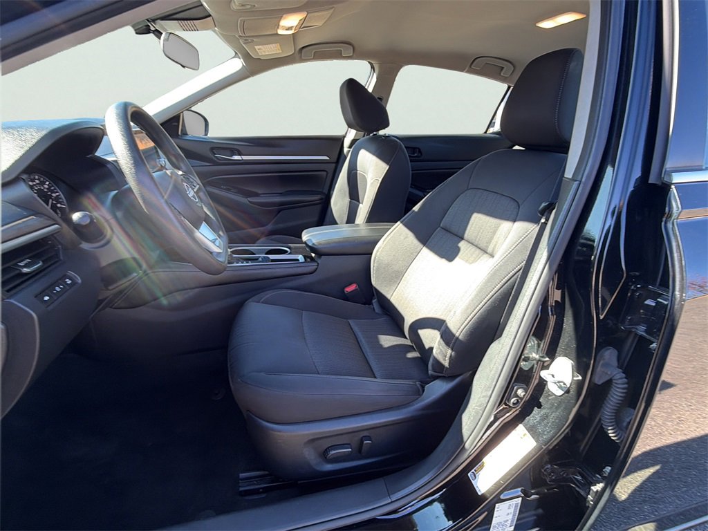 Used 2023 Nissan Altima 2.5 SV image 2