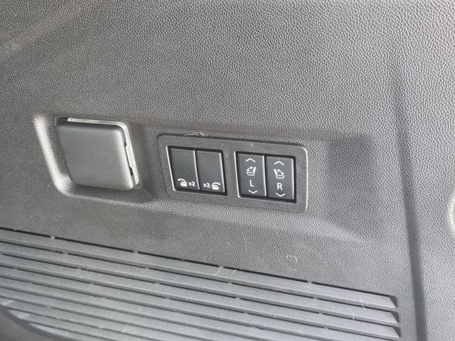 Used 2021 Chevrolet Tahoe High Country RWD image 16