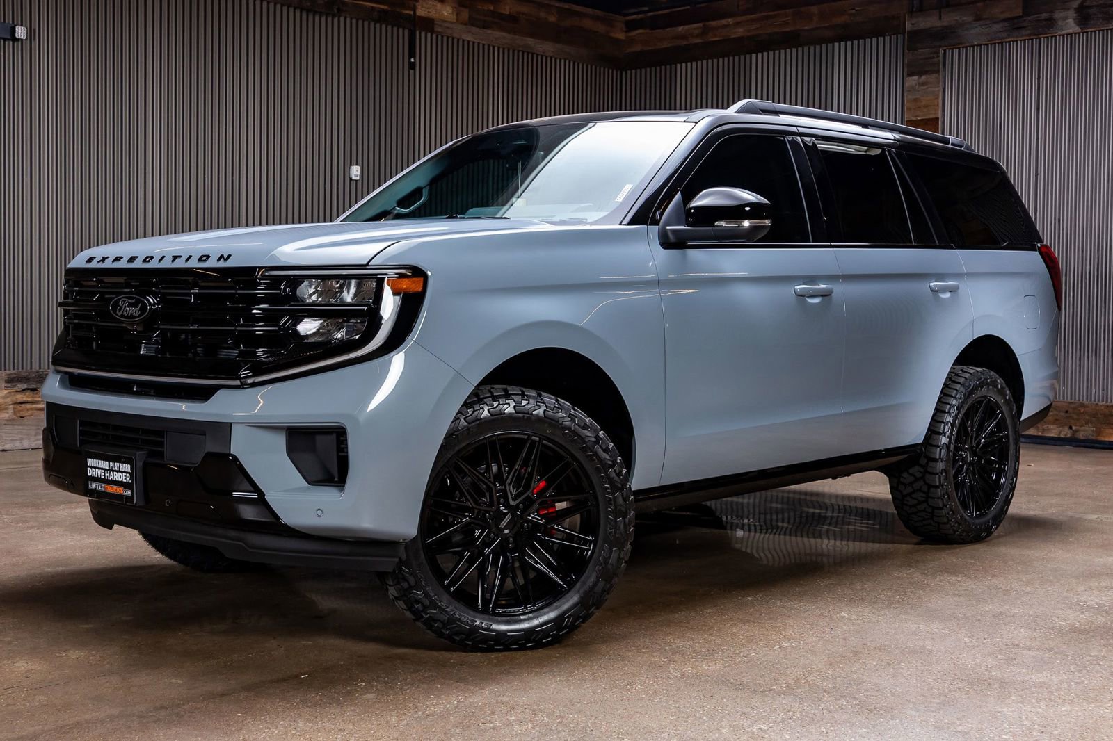 Used 2025 Ford Expedition Platinum w/ Stealth Performance Package AWD/4WD image 5