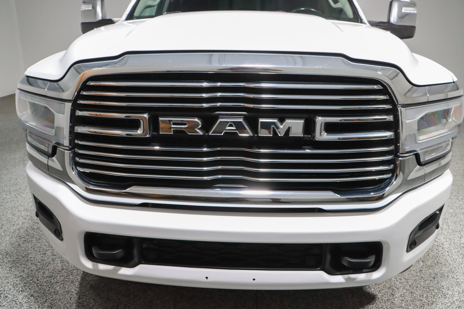 Used 2024 RAM 2500 Laramie AWD/4WD image 4