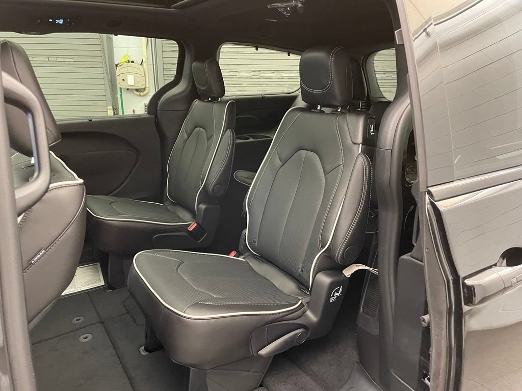 New 2027 Chrysler Pacifica Limited w/ S Appearance Package AWD/4WD image 17