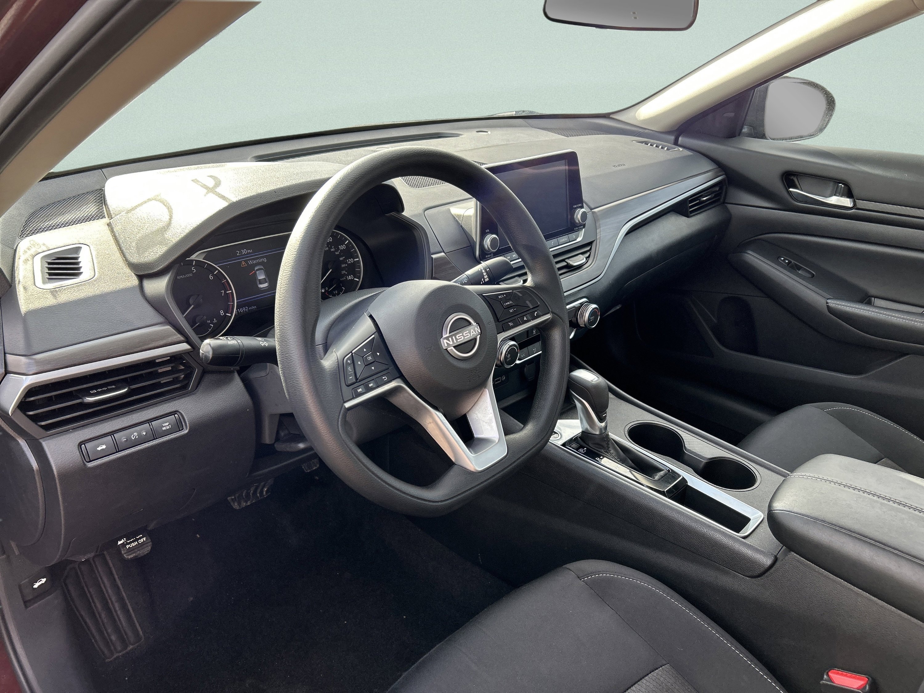 Used 2025 Nissan Altima 2.5 SV FWD image 13