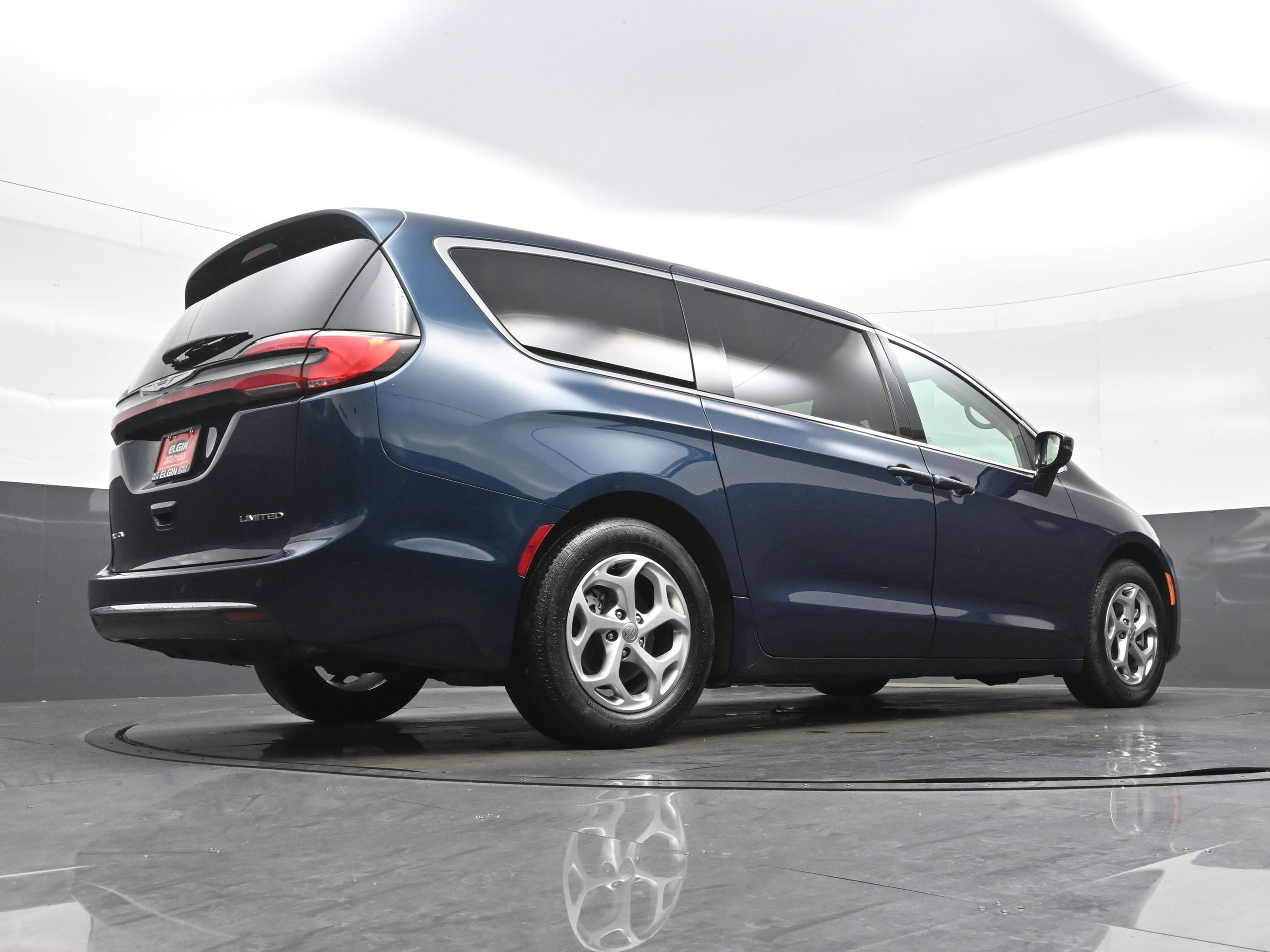 Used 2024 Chrysler Pacifica Limited image 29