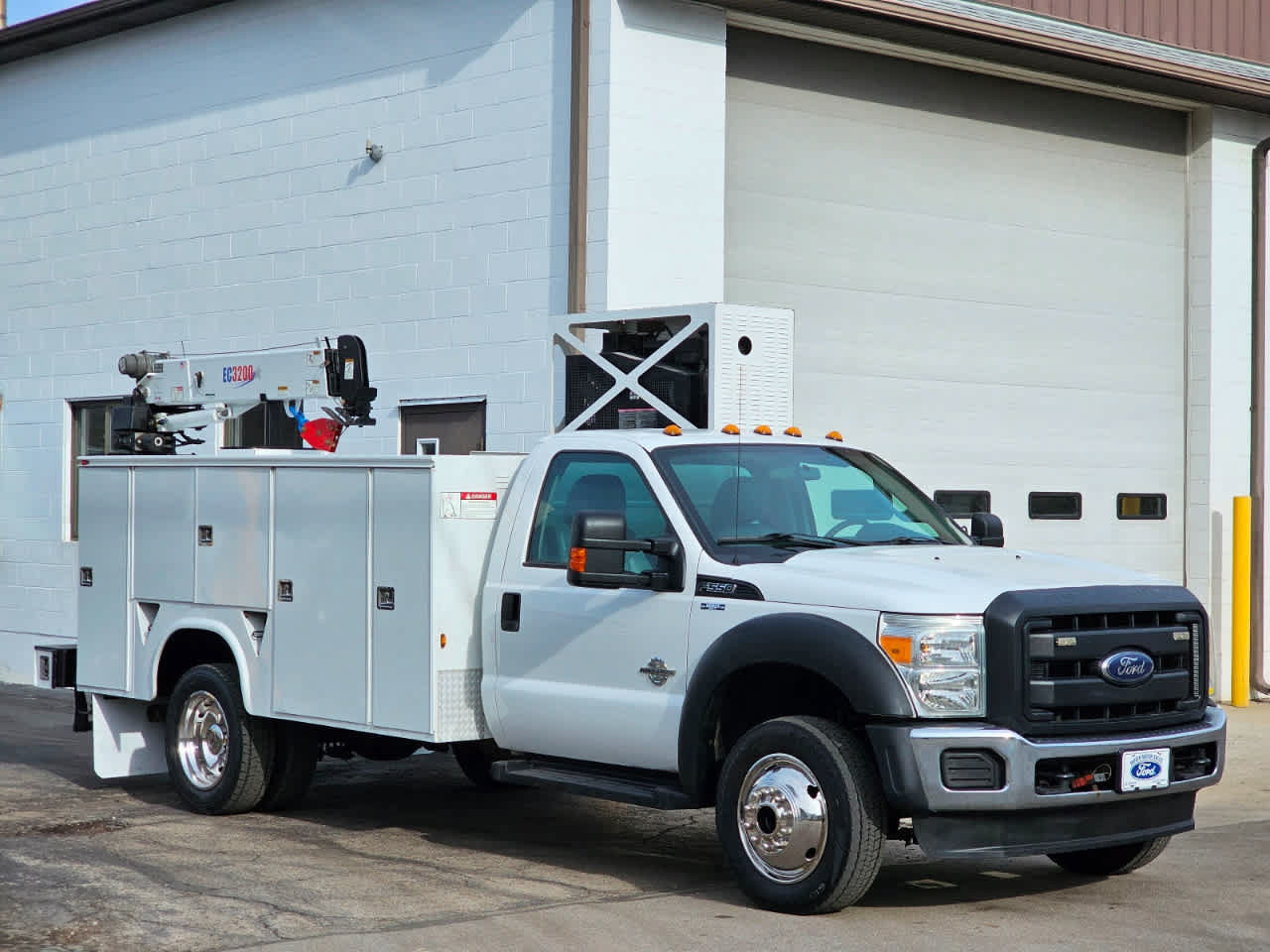 Used 2015 Ford F550 4x4 Regular Cab Super Duty image 2
