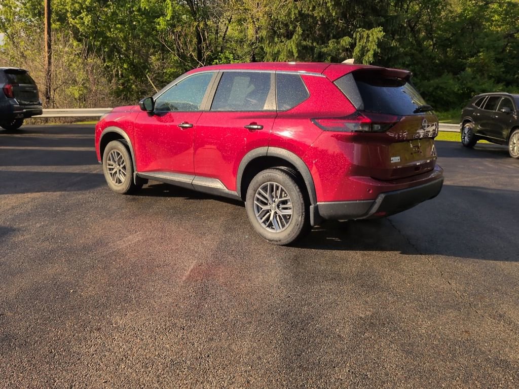 Used 2025 Nissan Rogue S AWD/4WD image 17