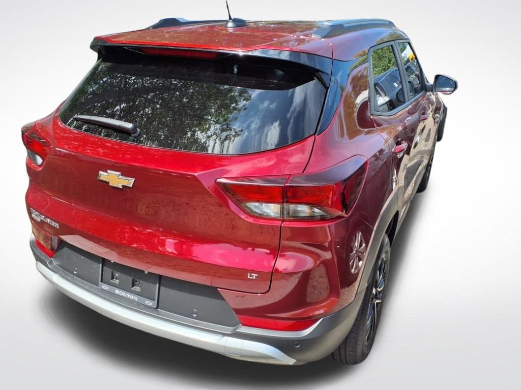 Used 2025 Chevrolet TrailBlazer LT w/ Driver Confidence Package image 3
