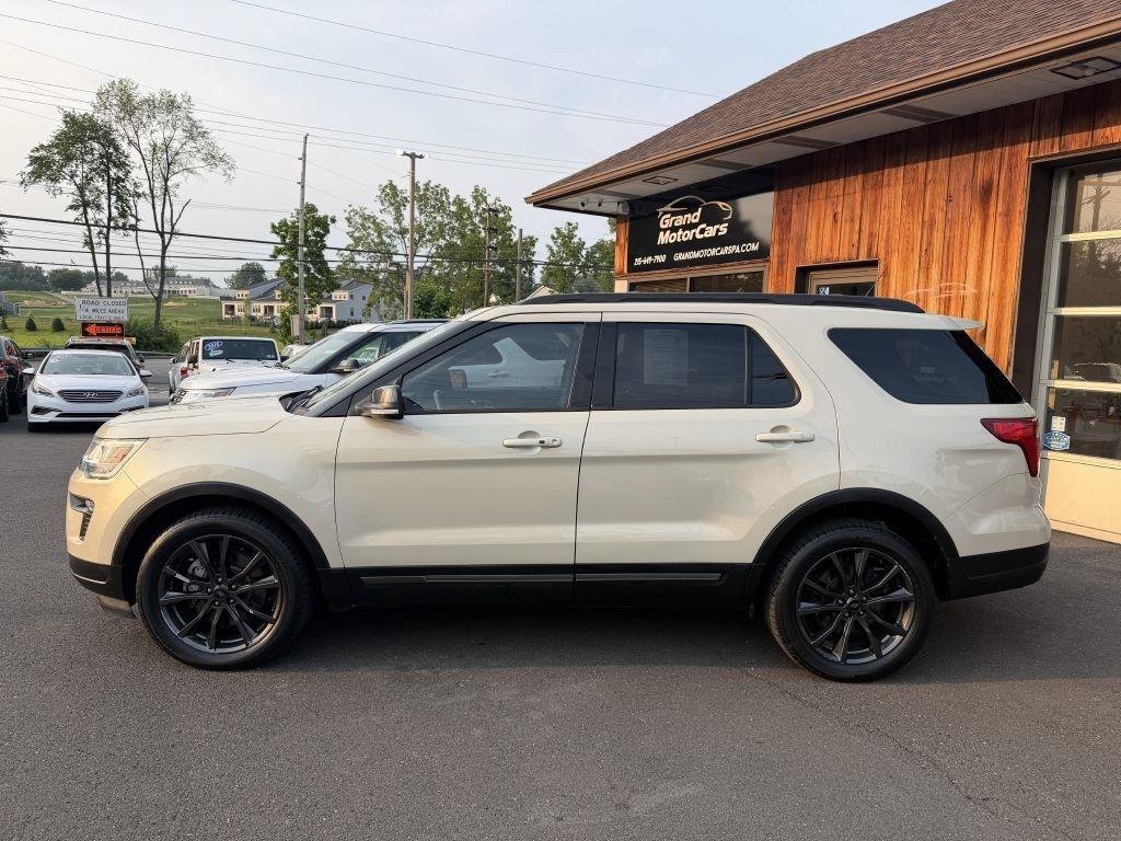 Used 2018 Ford Explorer XLT w/ Equipment Group 202A AWD/4WD image 2
