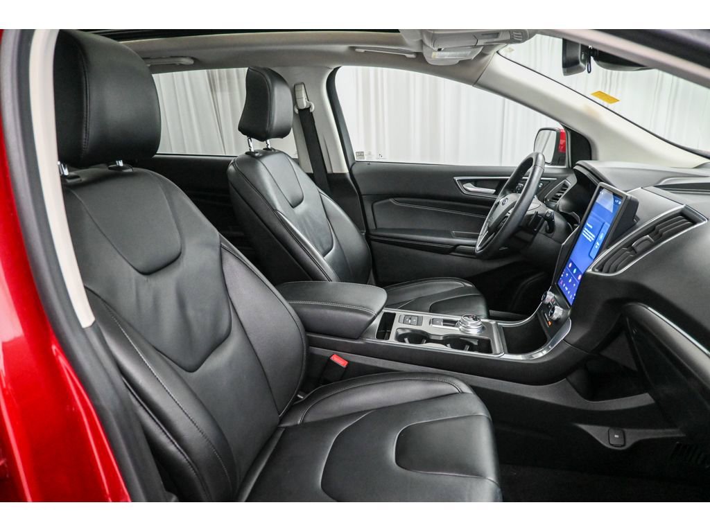 Used 2022 Ford Edge Titanium w/ Class II Trailer Tow Package image 16