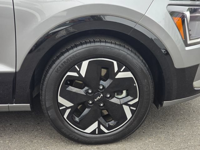 Certified 2024 Kia Niro Wind w/ Wind Preserve Package FWD image 11