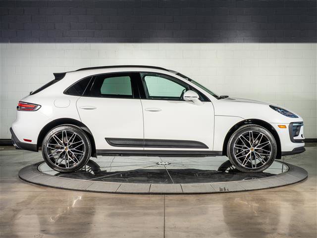 Certified 2026 Porsche Macan AWD/4WD image 8