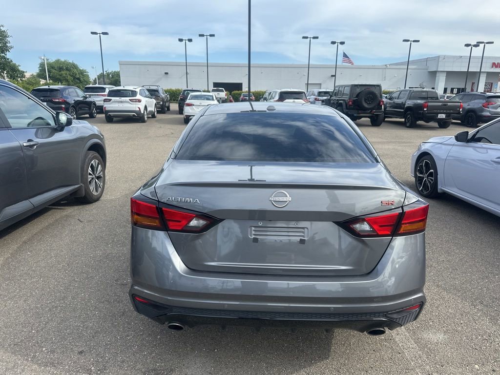Used 2024 Nissan Altima 2.5 SR w/ SR Premium Package FWD image 5