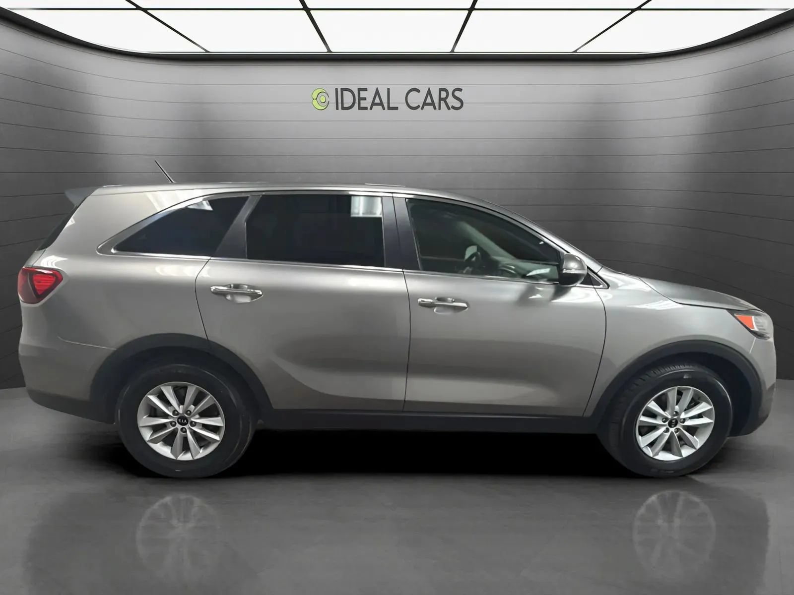 Used 2019 Kia Sorento L FWD image 4